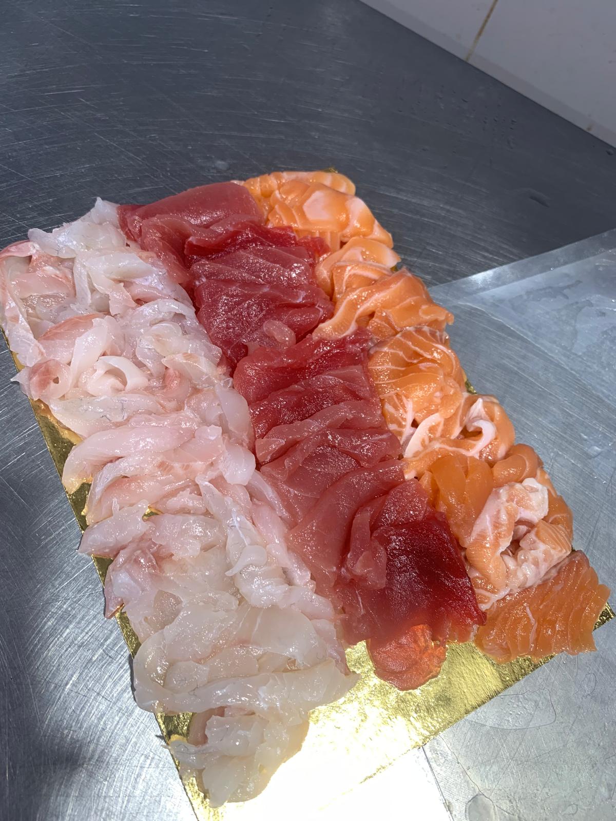 דג ים טרי באיכות גבוהה לאחר ניקוי ופילוט